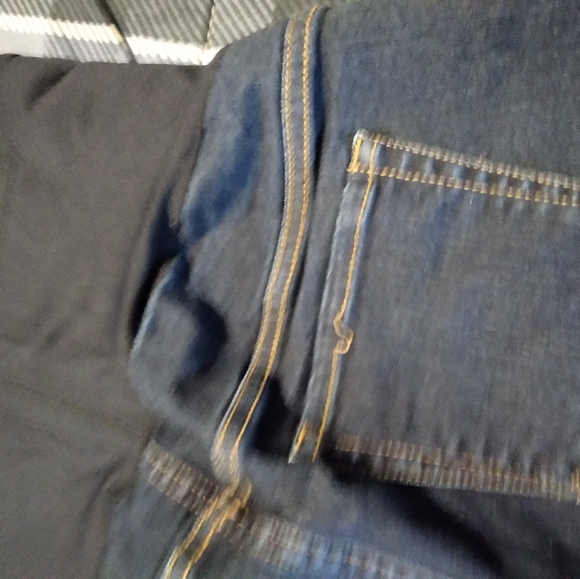 SPRING SALE** Maternity jeans size small - Picture 3 of 3